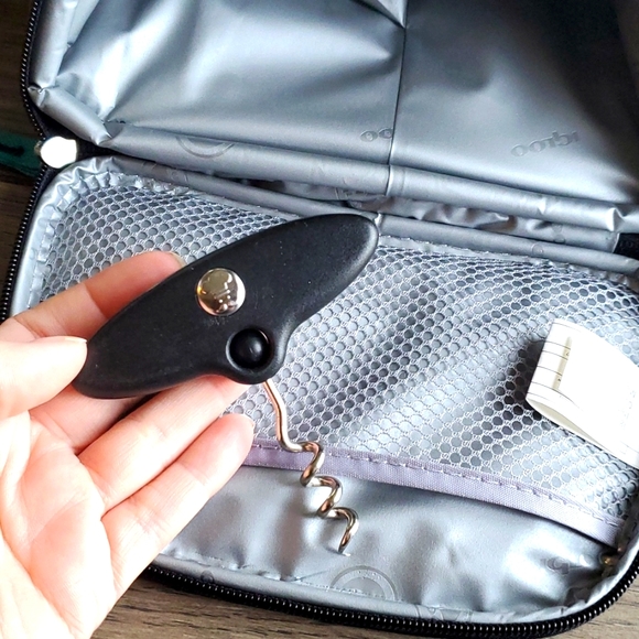 Igloo 2-Bottle Cheetah Print Wine Travel Cooler with Strap - Picture 4 of 5